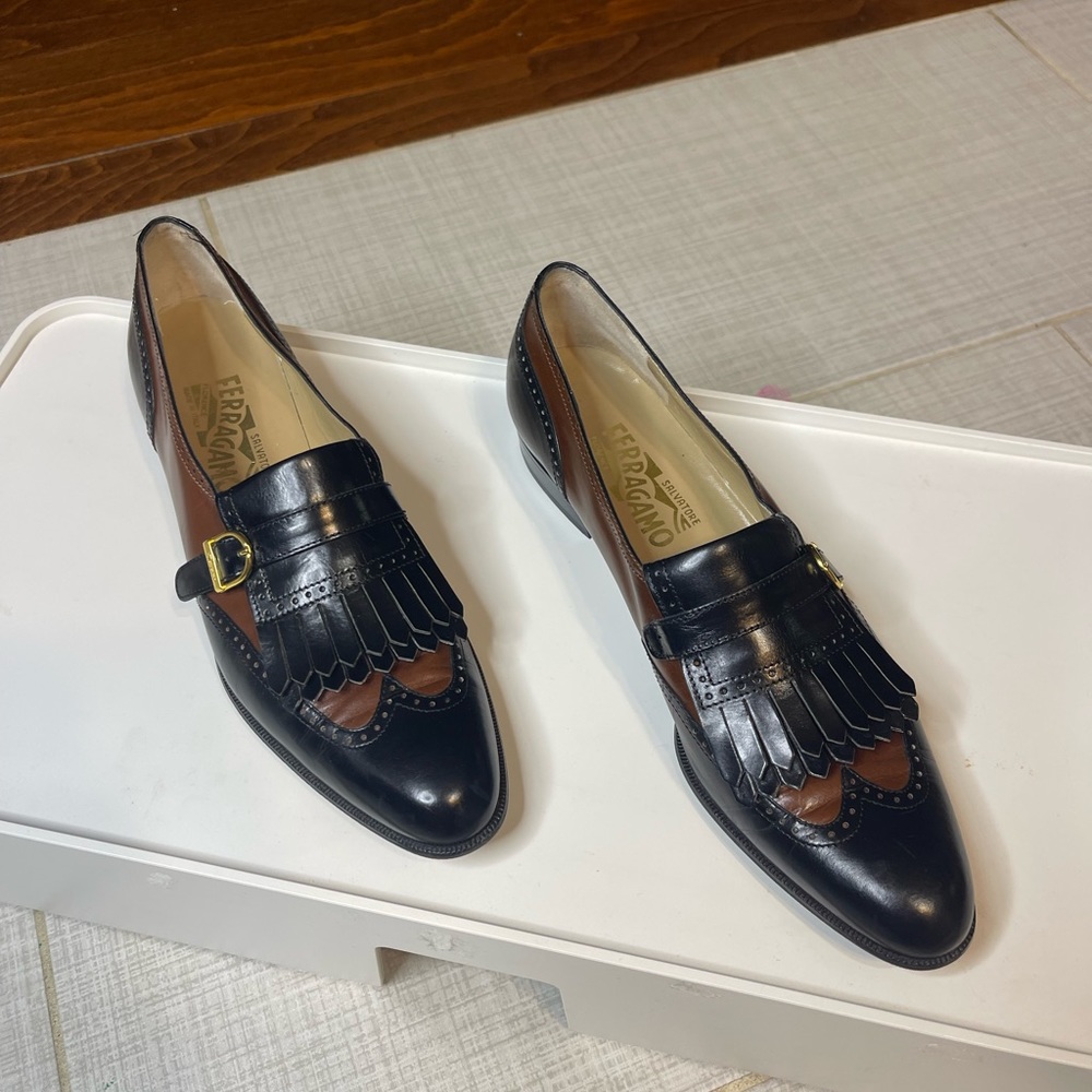 Dress shoes
